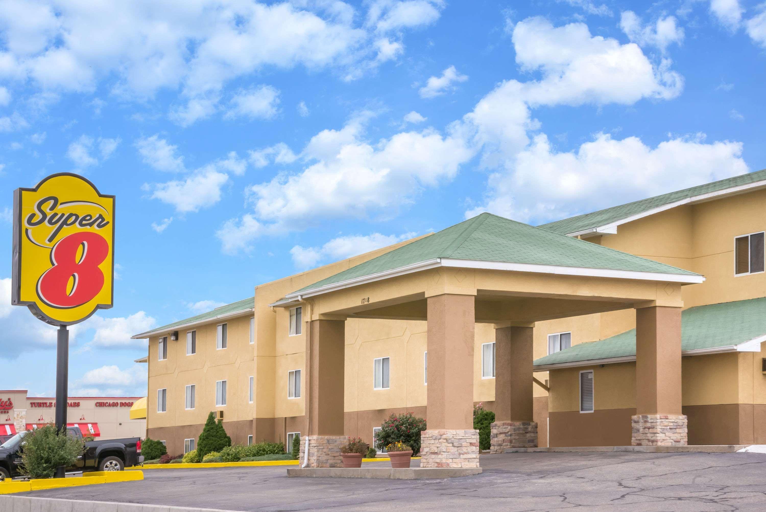 Super 8 By Wyndham Dodge City Dış mekan fotoğraf