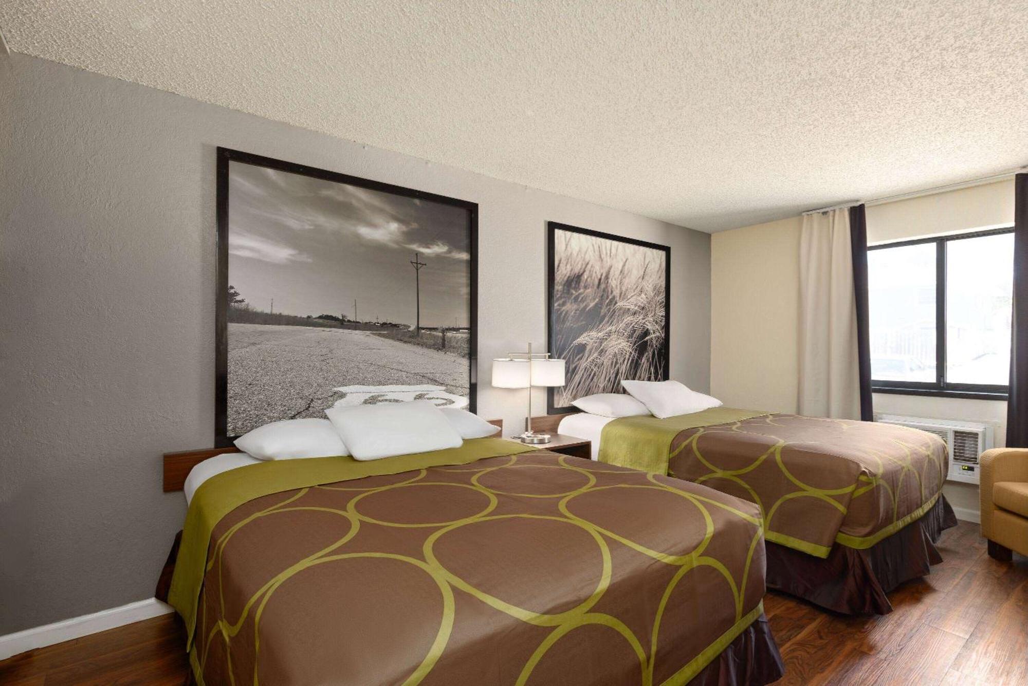 Super 8 By Wyndham Dodge City Dış mekan fotoğraf